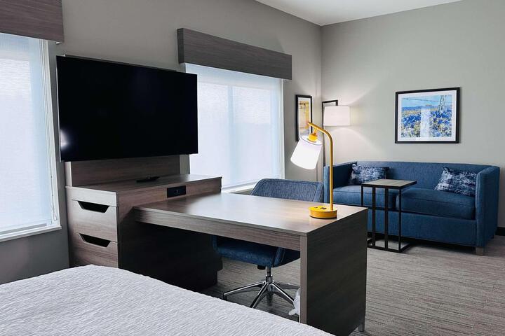 1 King Hearing Accessible Studio with Sofa Bed (34 of 41)