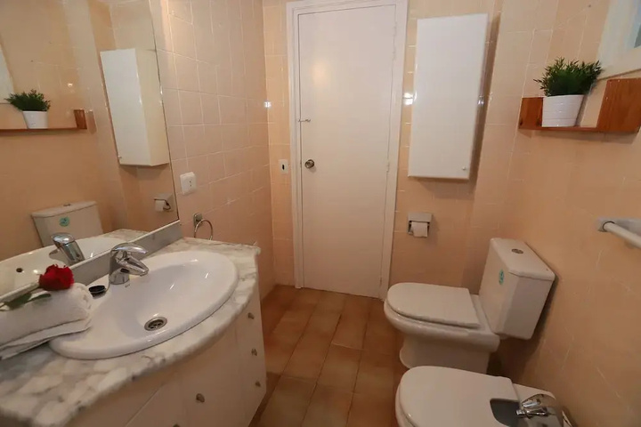 Room 9 of 16