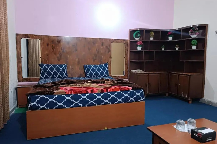 Room 2 of 2