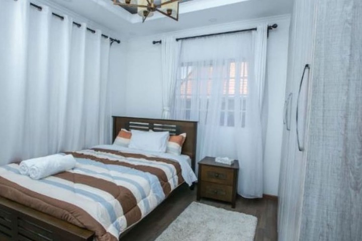 Room 6 of 14