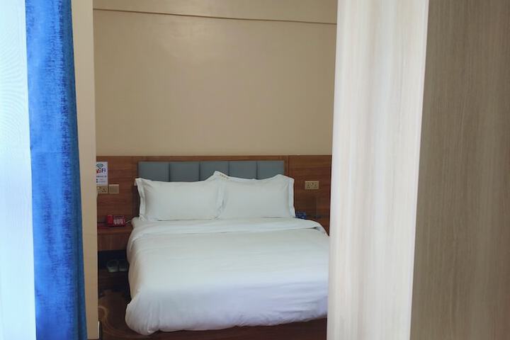 Room 4 of 13
