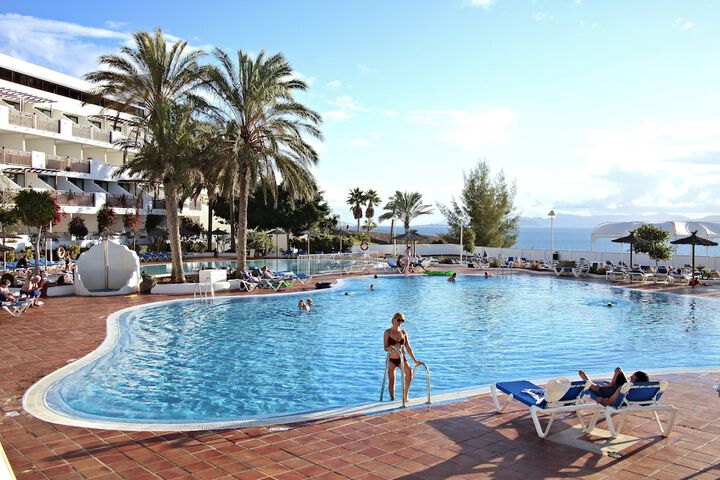 Hotel Pool