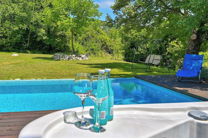 Pool 29 of 51