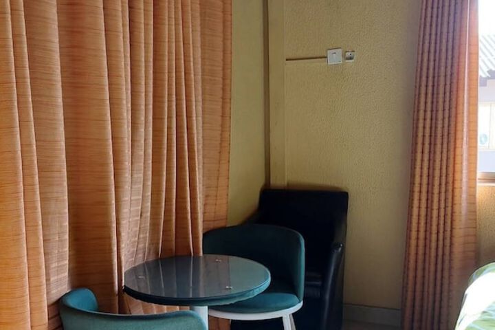 Room 4 of 6