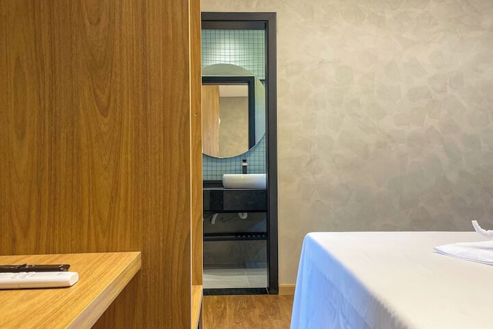 Room 48 of 102