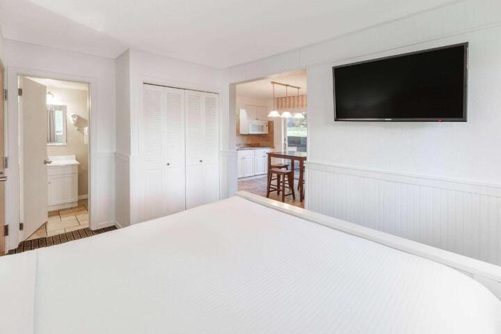 2 Queen Beds Second Floor (36 of 49)