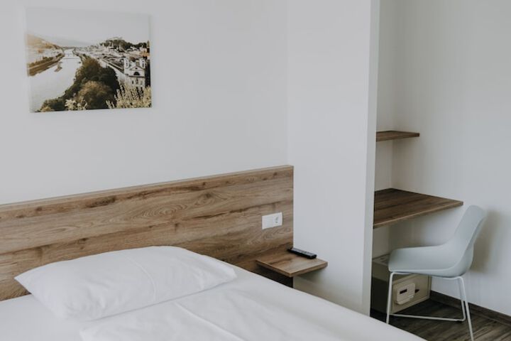 Room 10 of 38