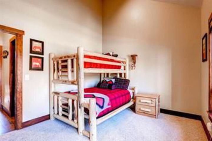 Room 13 of 25