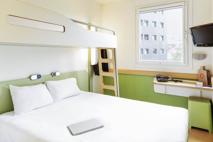 Room 4 of 18