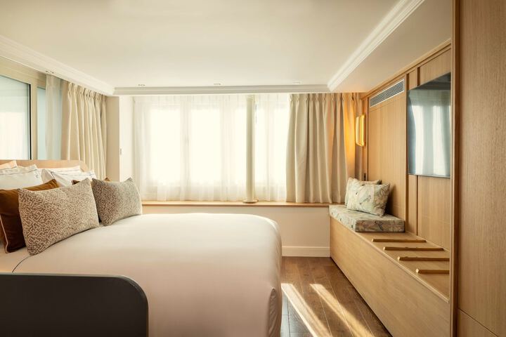 Room 28 of 94