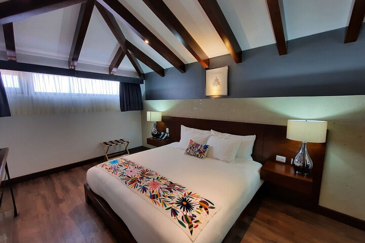 Room 25 of 103
