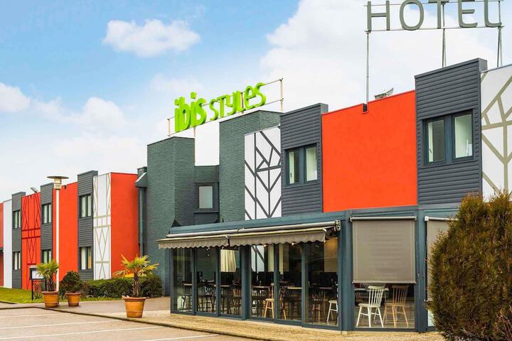 Hotel 67 of 80