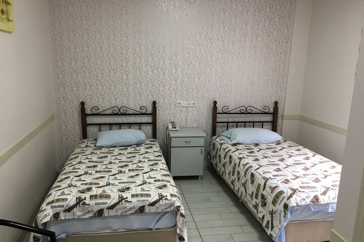 Room 7 of 9
