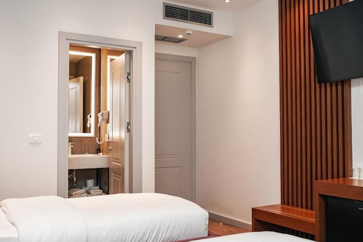 Room 49 of 182
