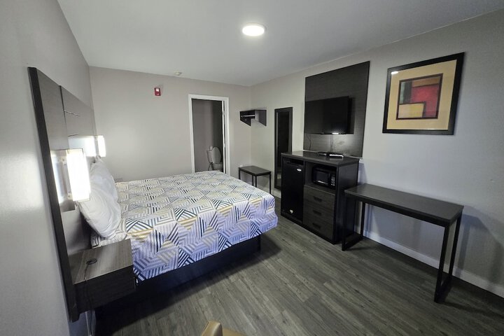 Room 11 of 38