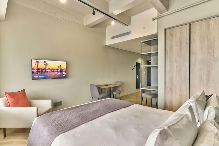 Room 18 of 48