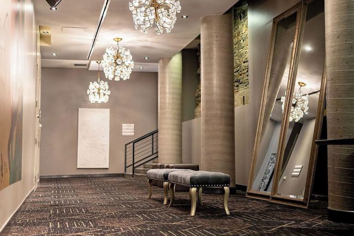 Ballroom/Hall 34 of 47