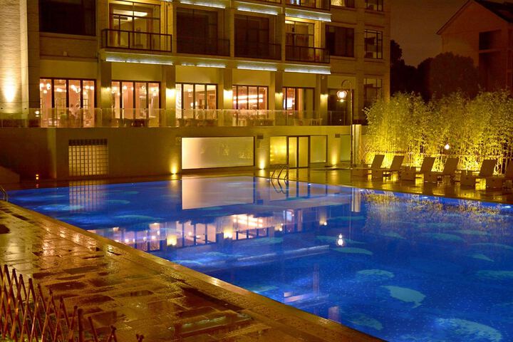 Hotel Pool