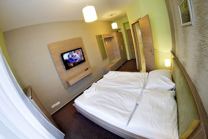 Room 7 of 56