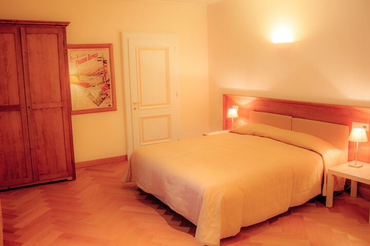 Room 19 of 177