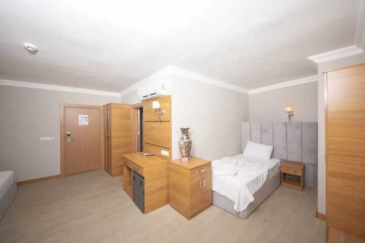 Room 4 of 66