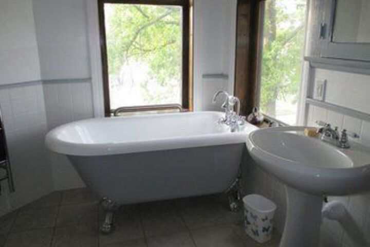 Room 2 of 17