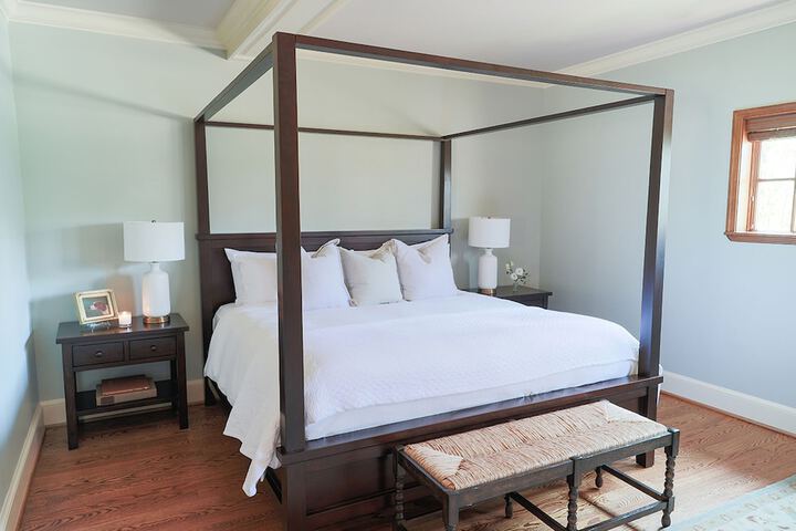Room 18 of 176