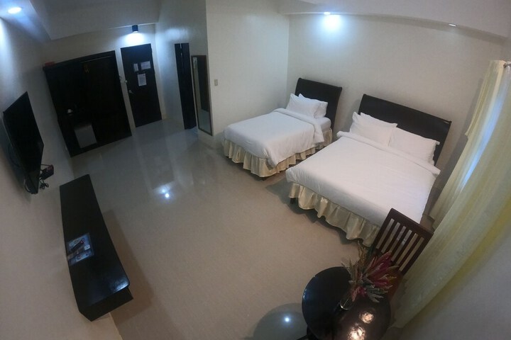 Room 8 of 14
