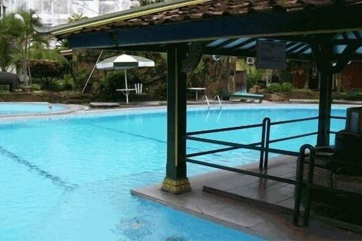 Pool Hotel