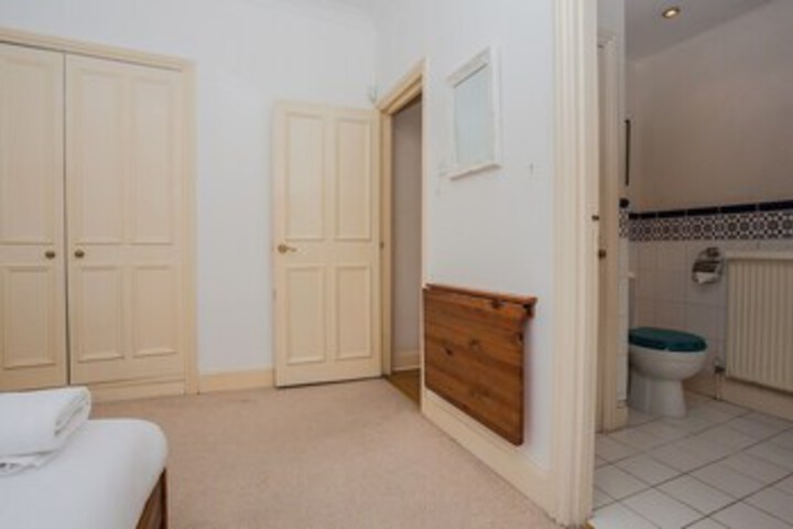 Room 21 of 27
