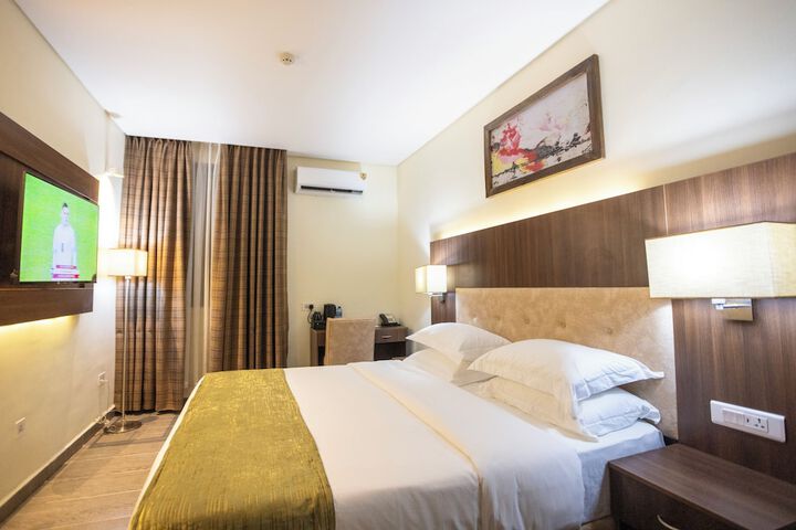 Room 8 of 31