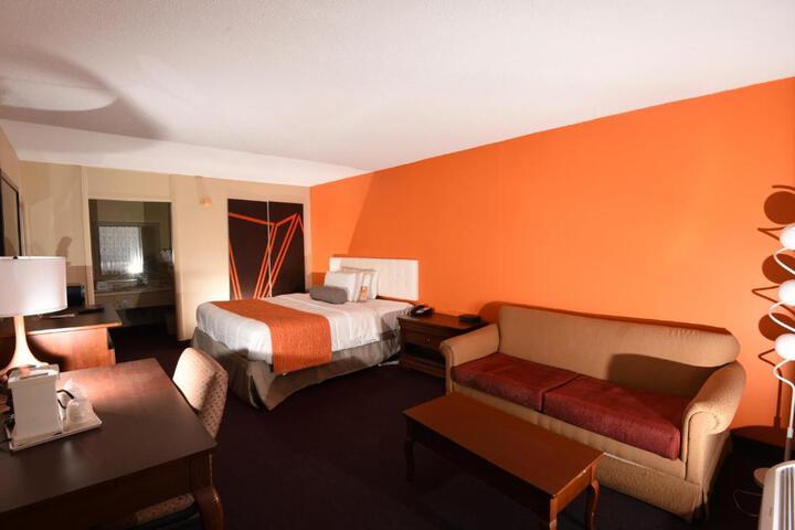 1 King Bed Scenic View (8 of 10)