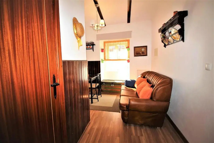 Room 12 of 20