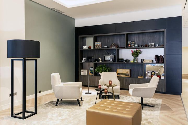 Entrance & Lobby