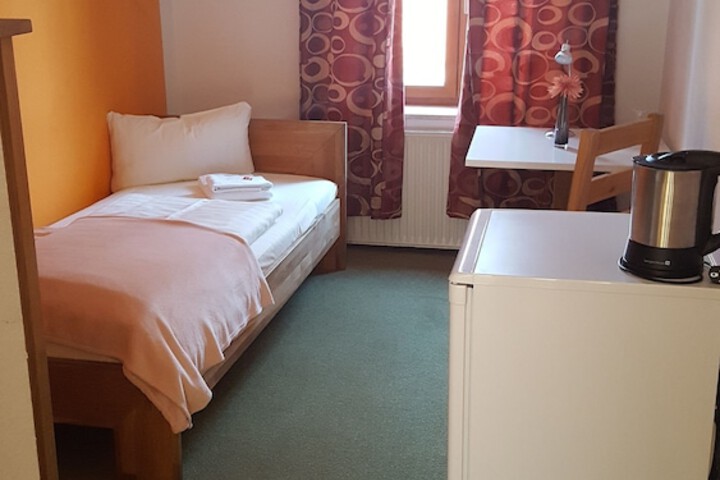 Room 8 of 60