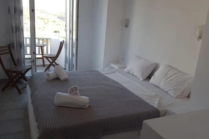 Room 5 of 16