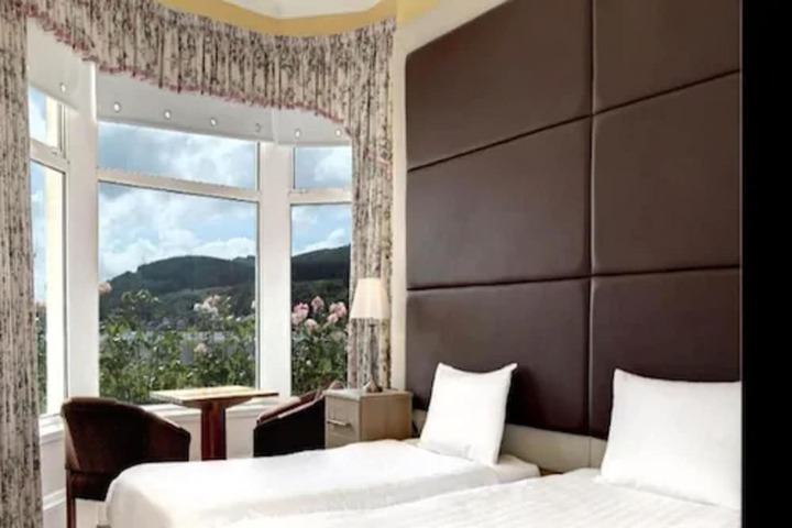 Room 3 of 32