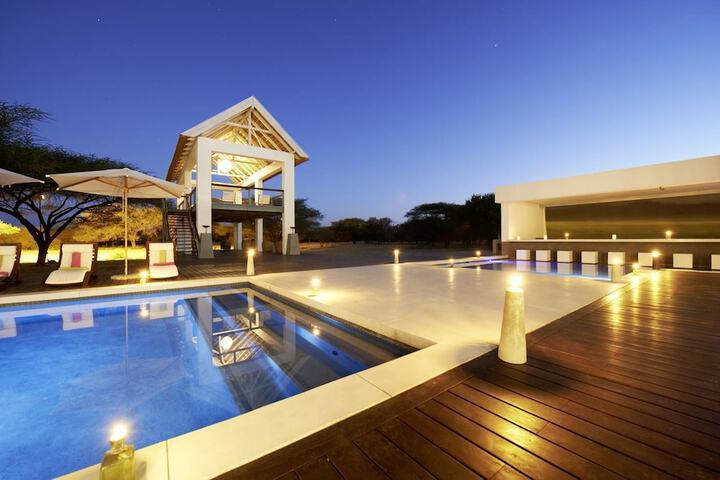 Hotel with Pool