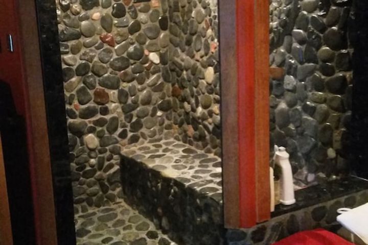 Room 16 of 28
