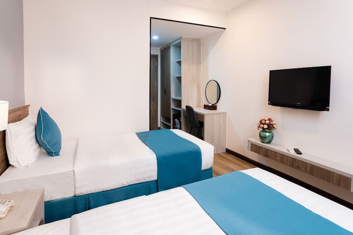 Room 4 of 25