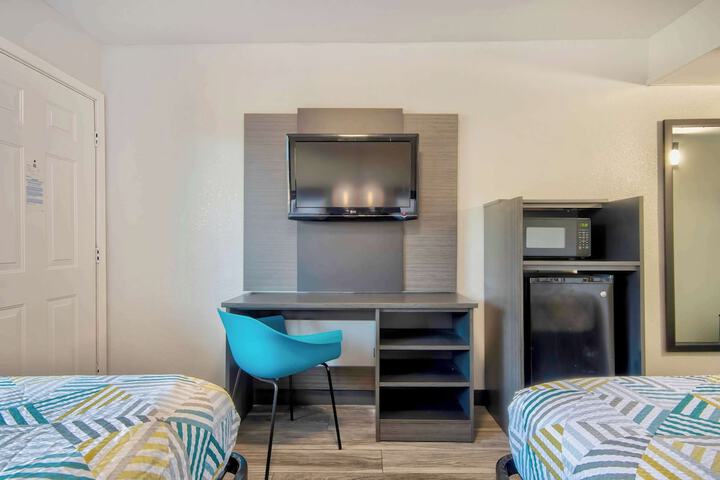 2 Double Beds (3 of 5)