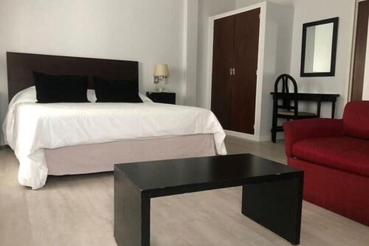 Room 8 of 37