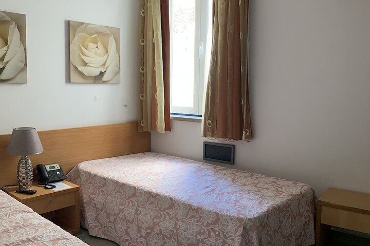 Room 2 of 85