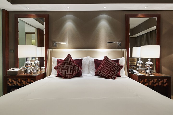 Room 3 of 135