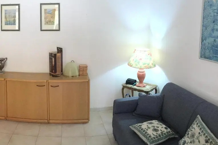 Room 2 of 7