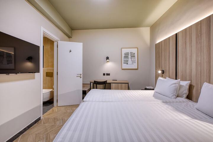 Room 10 of 59