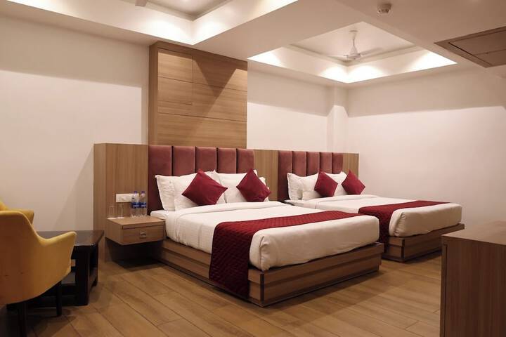Room 5 of 11