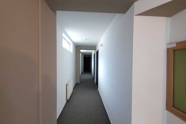 Room 10 of 16