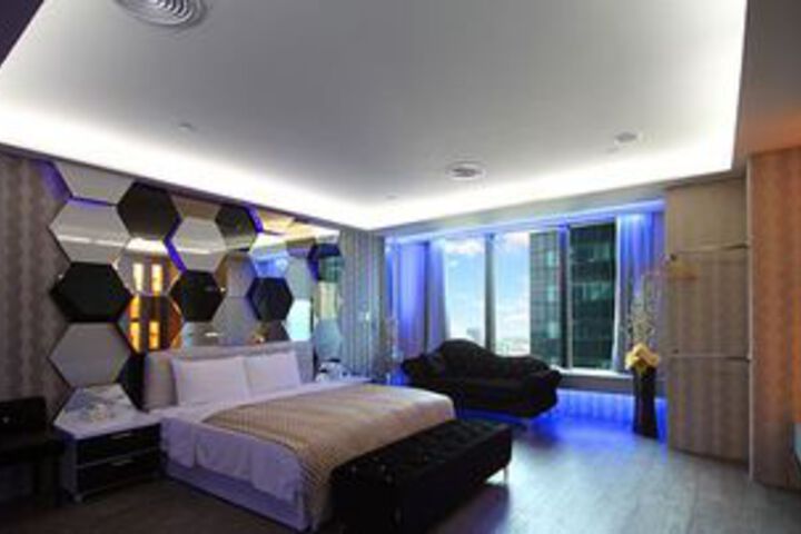 Room 61 of 89