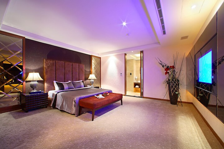 Room 8 of 32